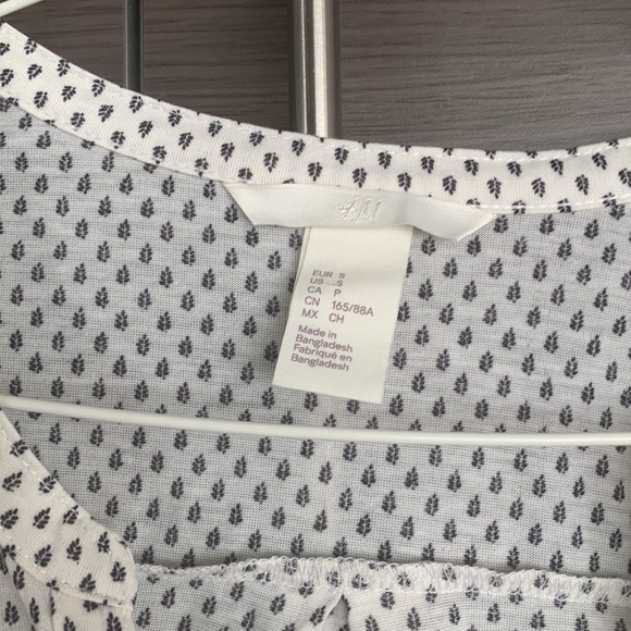 H&M Blouse - Picture 3 of 4